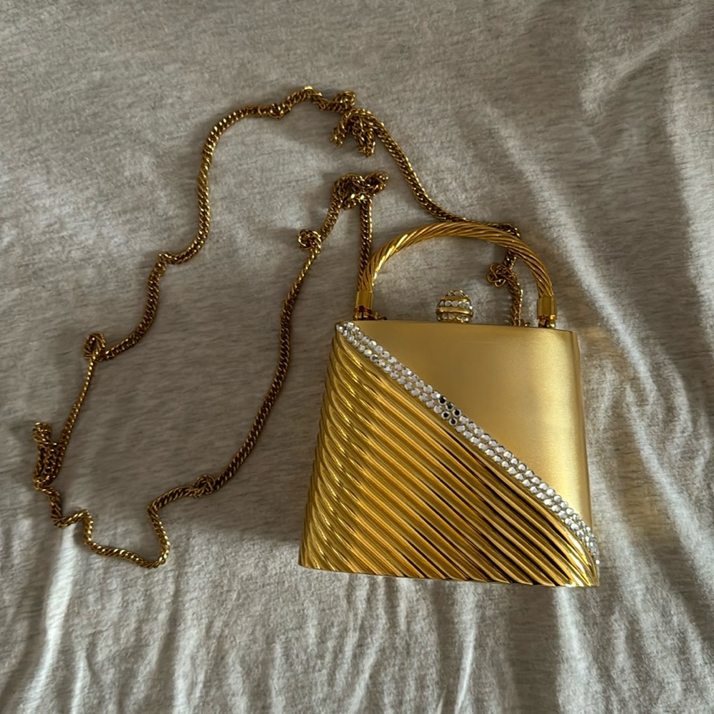 Art deco metal gold purse.